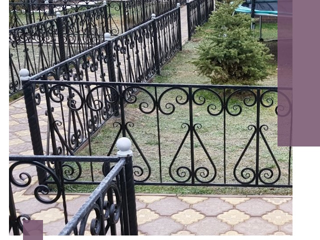 Кованые газонные ограждения под ключ в Пушкине